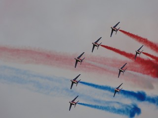 Une démonstration de la patrouille de France à l'aéroport de Limoges