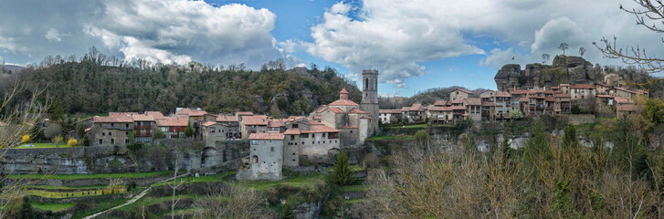 Fototapeta na wymiar Panoramic view of Rupit beautiful town in the province of Barcelona.