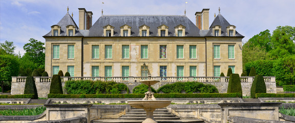 Panoramique sur le ch&acirc;teau d'auvers-sur-Oise (95430), d&eacute;partement du Val-d'Oise en r&eacute;gion &Icirc;le-de-France, France