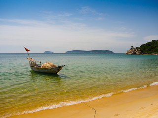 Fototapeta na wymiar Beautiful view of a boat in the water in a sunny day, in Vietnam. Hoian is recognized as a World Heritage Site by UNESCO