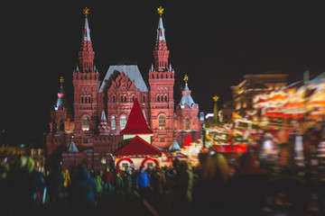 Obraz premium Moscow streets with New Year decoration, Christmas illumination on the Red Square, with Christmas market fair, with Saint Basil's Cathedral, Russia