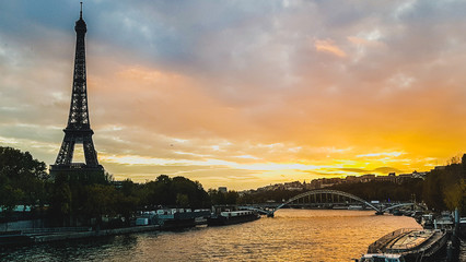 Fototapeta na wymiar Paris Sunset