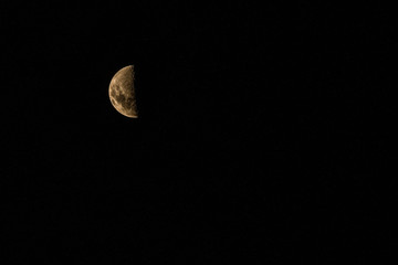 LUNA CUARTO CRECIENTE