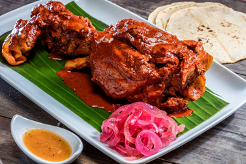 Chamorro de Cerdo al Pibil