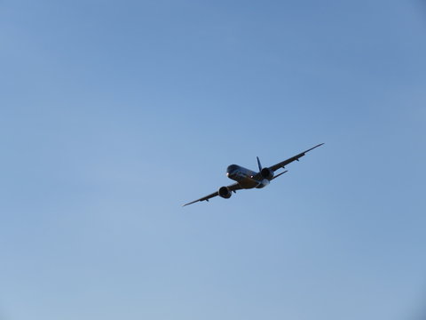 airplane in flight