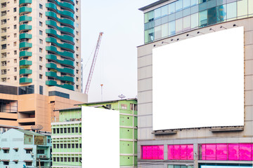 Obraz premium Large billboards that are installed on the building