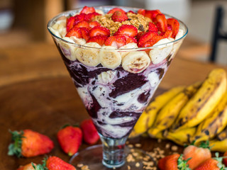 Açaí with milk, strawberry and granola nest