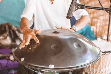 Handpan player