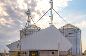 Metallic warehouse for soybean storage in a producing region in Brazil © Alex R. Brondani