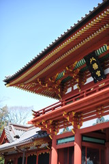 Fototapeta na wymiar 春の鎌倉　晴れた日の鶴岡八幡宮本宮（上宮）の風景