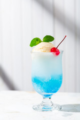 Homemade Blue Ice Cream Soda Float - 青いクリームソーダ
