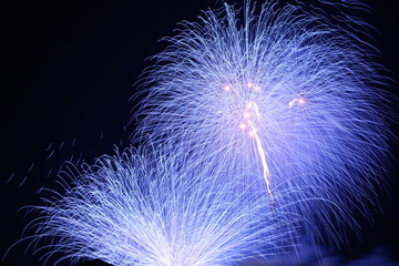 青い花火