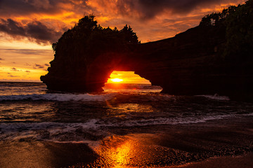 Naklejka na ściany i meble Beautiful Sunset In Tanah Lot, Bali