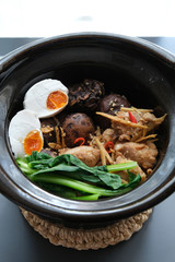 Claypot Chicken Rice with Mushroom and Vegetable