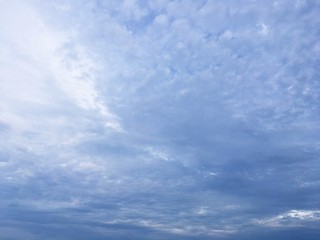 Obraz premium She is the sky that we turn to look whenever we see.