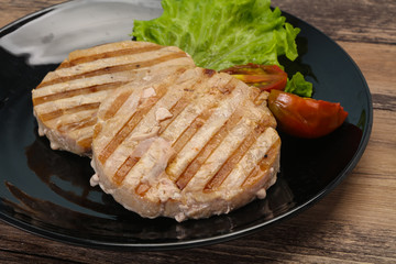Grilled tuna steak with kumato