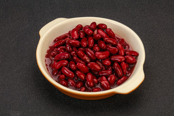 Red baked kidney in the bowl