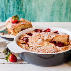 Strawberry Cake in Ceramic Pan