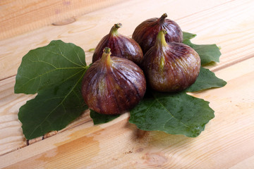 Fototapeta premium Figs on table