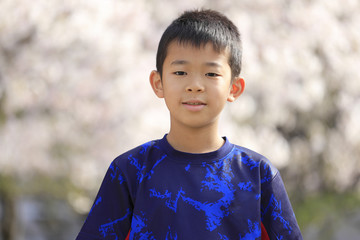 小学生(4年生)と桜