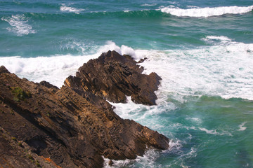 Felsen an der Küste von Carvalhal an der Atlantikküste von Portugal 