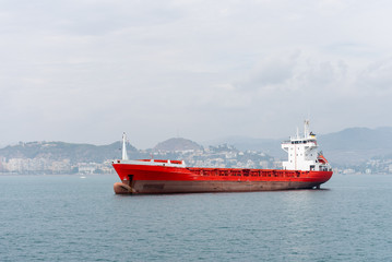 Fototapeta premium Gran barco en puerto de Malaga