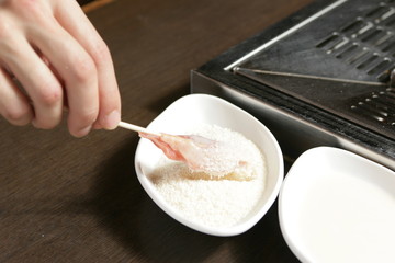 串カツ（調理中）