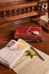 Libri d'epoca con orologio da taschino