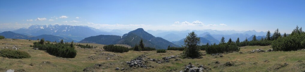 Fototapeta na wymiar XXL-Gipfelpanorama am Zinnenberg