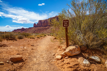 hiking the wildcat trail in the monument valley, usa