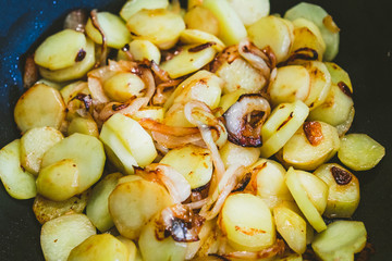 Fried potatoes with onions and garlic