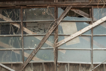 木造の廃屋 Retro old door of abandoned house