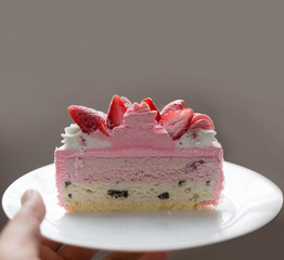 serve strawberry cheese cake and ice-cream o