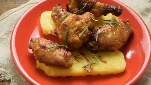 Pollo arrosto con polenta ft0204_0325 Pollo asado con polenta amarilla