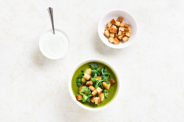 Healthy broccoli green pea soup