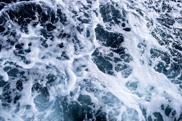 Obraz premium Top down aerial view of sea water surface. White foam waves texture as natural background.