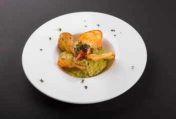 Guacamole with potato chips