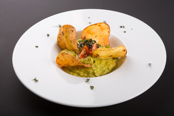 Guacamole with potato chips