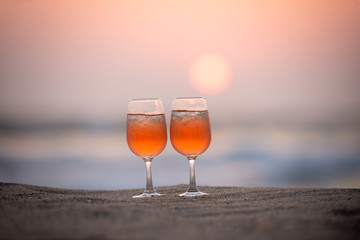 砂浜とグラス