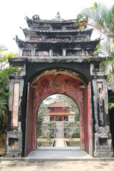 Porte du Parc du tombeau de Minh Mang au Vietnam