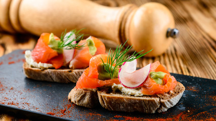 bruschetta with salmon