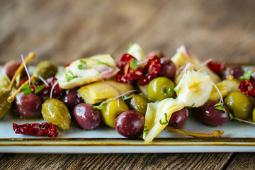 Wine appetizers olives artichokes and tomatoes