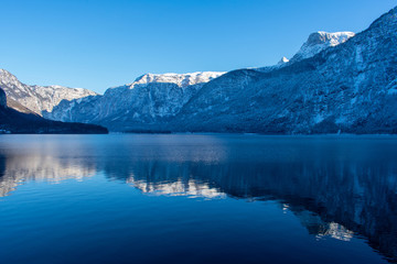 Fototapeta na wymiar Hallstattersee lake in village Hallstatt western shore in Austria's mountainous Salzkammergut region in winter