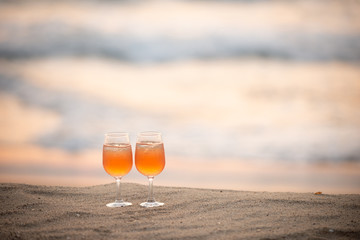 砂浜とグラス