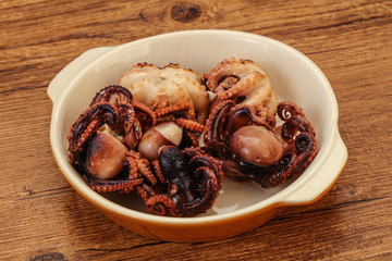 Grilled octopus in the bowl