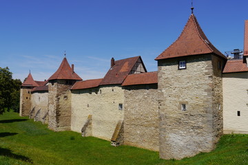 Fototapeta na wymiar Stadtmauer Weißenburg in Bayern