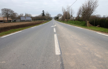 Fototapeta na wymiar Confinement Covid-19 route désertée