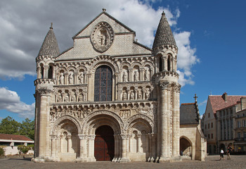 Fototapeta na wymiar Eglise Notre Dame-La-Grande à Poitiers 
