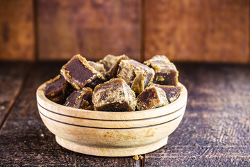 sugar cane candy, called rapadura no pan, cardboard, piloncillo, chancaca, empanisation and tapa-doce. Handcrafted throughout Latin America.