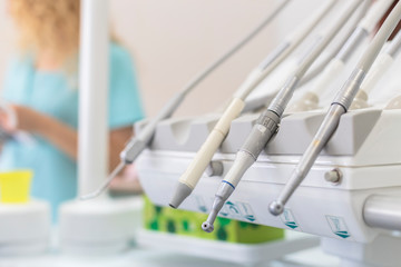 Fototapeta Gabinet stomatologiczny, narzędzia dentystyczne i medyczne. obraz